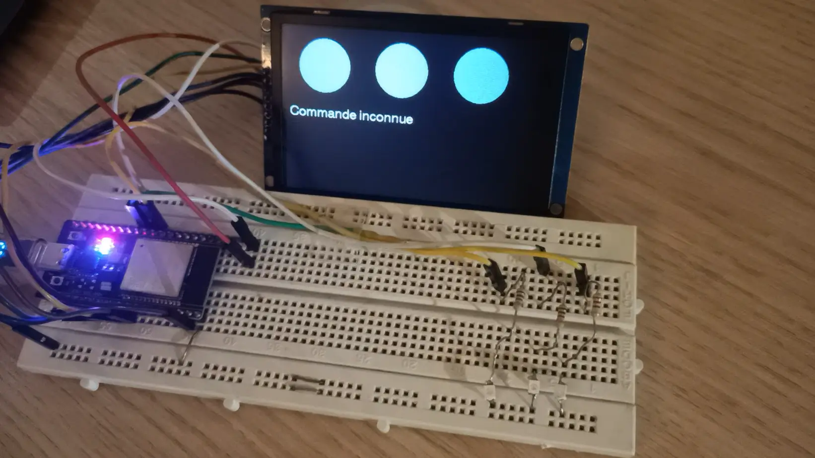 Figure 1 — Montage ESP32 + TFT sur breadboard